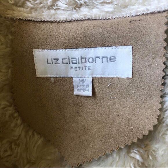 Liz Claiborne Faux Fur Trim Zip Jacket.Size MP - Picture 13 of 13